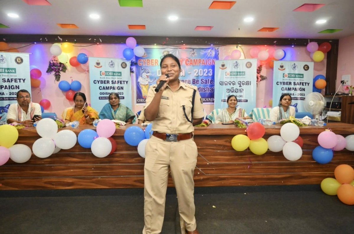 SNC_Rajkanika's tweet photo. Cyber Safety Awareness Campaign at S.N. College,Rajkanika.
#BesafeBeaware #CybersafeOdisha
Thank You @spkendrapara Kendrapara Police.
@cybercopodisha
@odisha_police https://t.co/mteQMTptXY