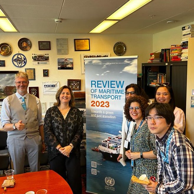 💪"Great things are never done by one person, they're done by a team".
This week <a href="/UNCTAD_TLB/">UNCTAD - Trade Logistics</a> celebrated teamwork. 
⏬
1. With colleagues who participated in the drafting, review, publishing and promoting the Review of Maritime Transport 2023