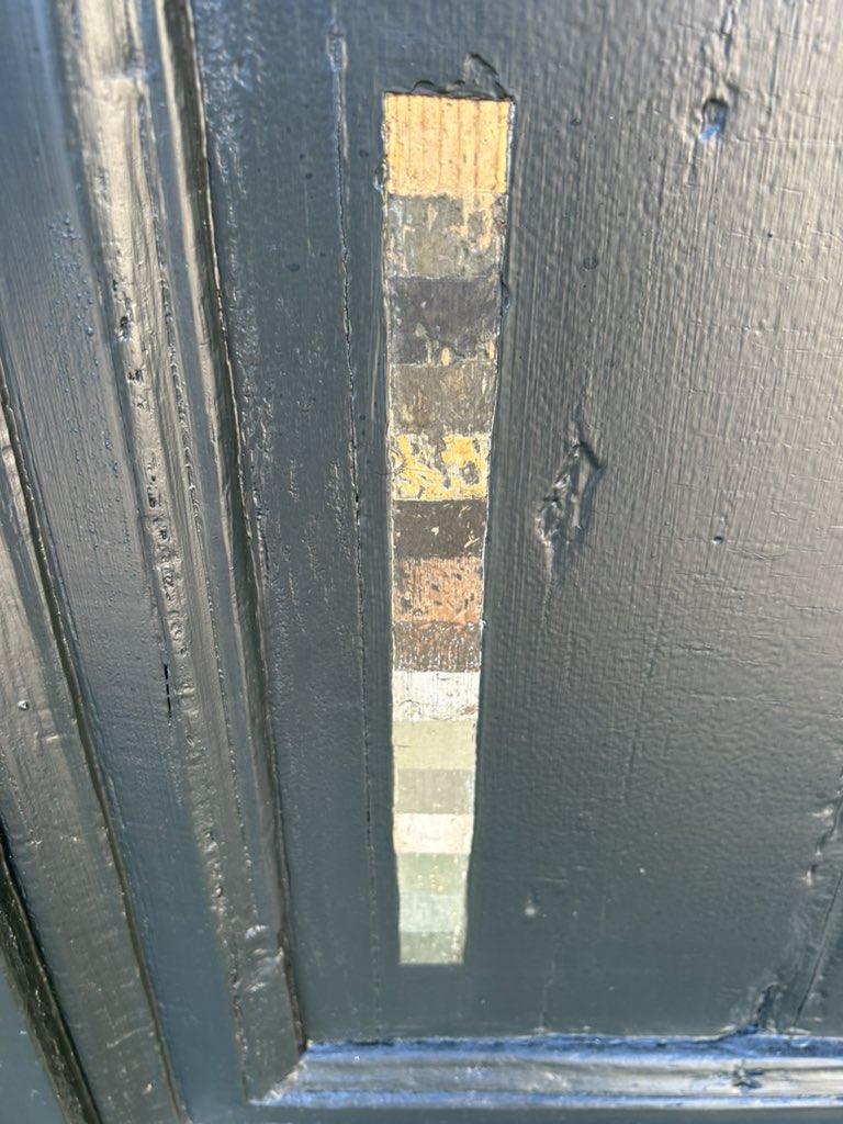 Dørene på #DomusBibliotheca er ferdigmalte. Linoljemaling ass.