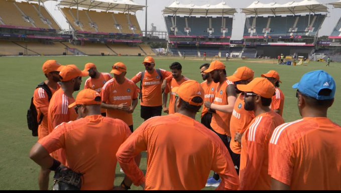khelcharcha's tweet photo. Training kit on point 🔥👌

#TeamIndia in fresh colours ahead of our #CWC23 opener 🏟️ #LeoTrailer
#WorldCup
#pestanacr7hotel https://t.co/IY7hbBwuxf