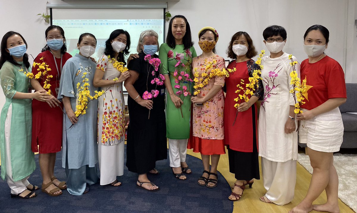 IshhkH's tweet photo. Today we thanked our amazing EY teaching team at AISPP, I am so happy I work with this crew! But it reminded me of the amazing Early Years teams that came before #EYeducators #therightstart 🥰 @leanneleISHCMC @ampaolagonzalez @Vanina_Nastia @Carolin12911558 https://t.co/7iFqLRGc2y