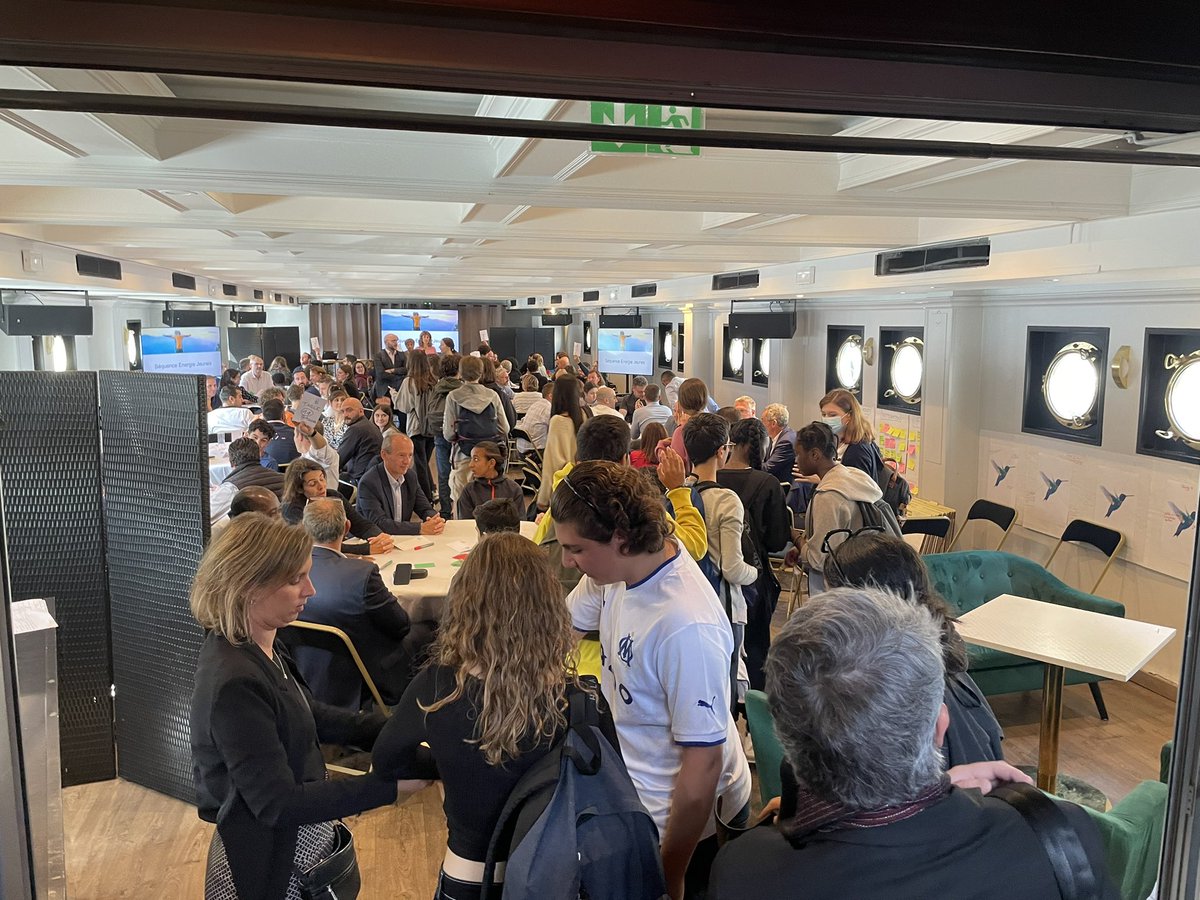 Grâce à <a href="/energie_jeunes/">Energie Jeunes</a> et <a href="/Fideliance/">Crowe Fideliance</a> , nos 3èmes ont participé à un séminaire avec 88 managers afin de trouver un stage. Ils ont pu réfléchir à leur métier futur et ont tenté de trouver un stage pensé dans le respect de leurs  convictions, de leurs valeurs et de leurs envies