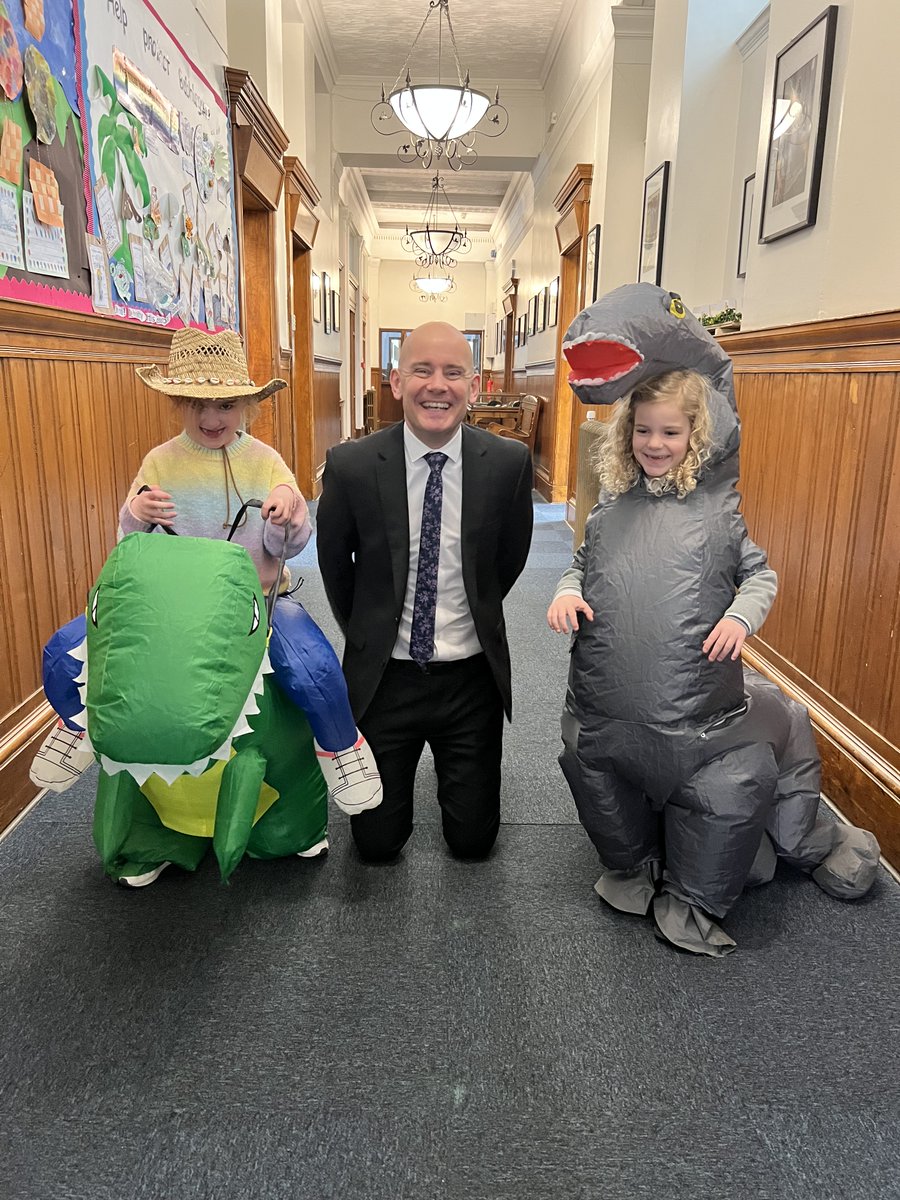 Kelvinside1878's tweet photo. 5 October means we're celebrating World
Teachers' Day!
We thank all of our teachers from Nursery to Senior
School for everything they do to help our pupils achieve
their full potential!
#KACommunity #KANursery #KAJunior #KASeniors https://t.co/ldgrQlUaqY
