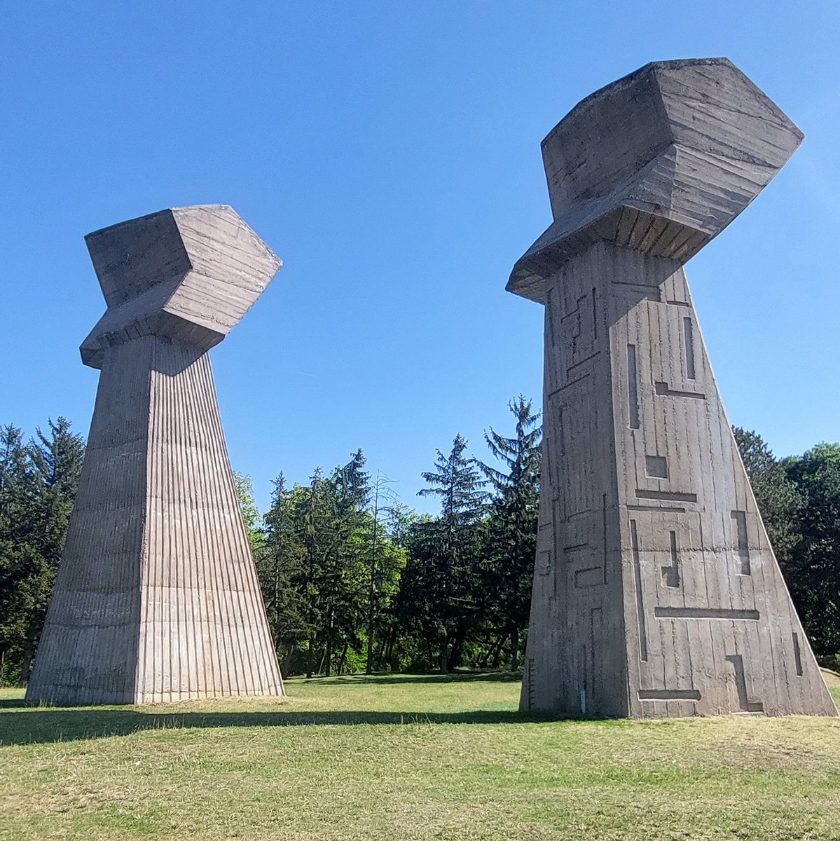 bancroftian's tweet photo. Two of the three defiant fists at Memorial Park #Bubanj on the outskirts of #Niš, commemorating the execution of some 10k of the city's residents by the #Nazis during WW2. #Serbia https://t.co/EYFgMnLdwj