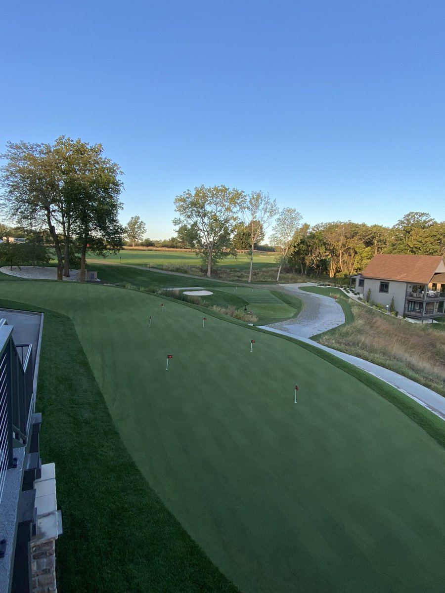 WolfCreekTurf's tweet photo. Marla’s Green is officially open. She’s a beaut! #PureDistinction @T2GBentgrass @T2GTurfGuy https://t.co/sIaJ6Jidur