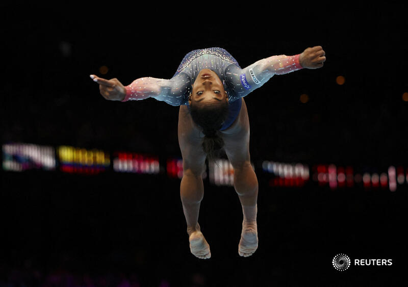 Simone Biles of the U.S. in action on the floor during the women's team final at the World Artistic Gymnastics in Antwerp, Belgium. More photos of the day: reut.rs/3LSR79d 📷 Yves Herman