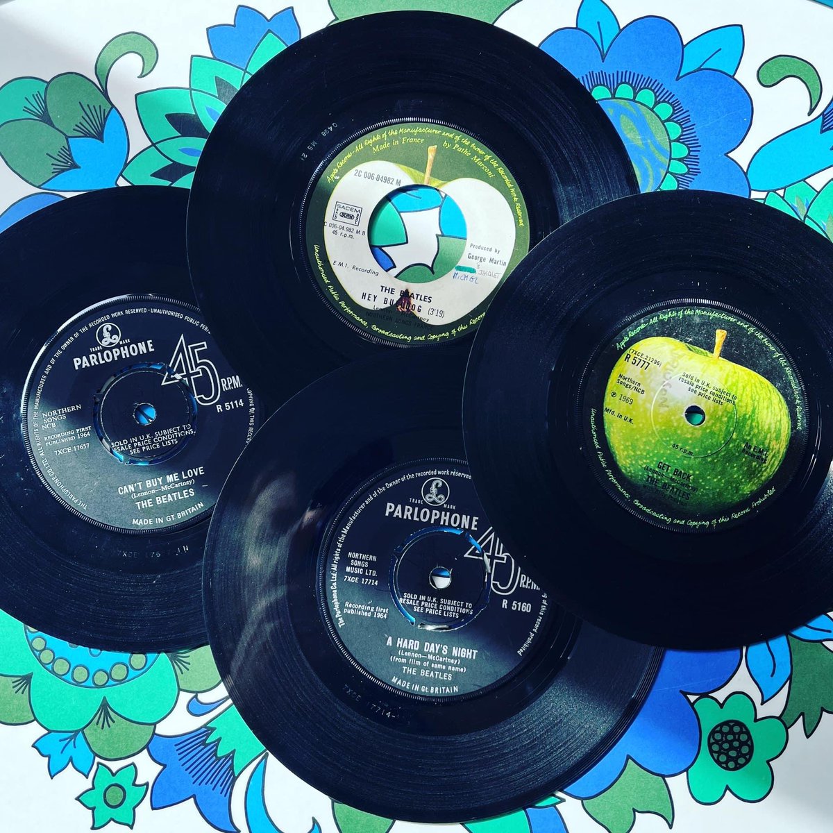 Coming back behind the decks at Twenty One will be @johntherevelatordj . Spinning Beatles classics and rarities between the many acts at The Beatles Convention #13. 
17th Dec. All day!