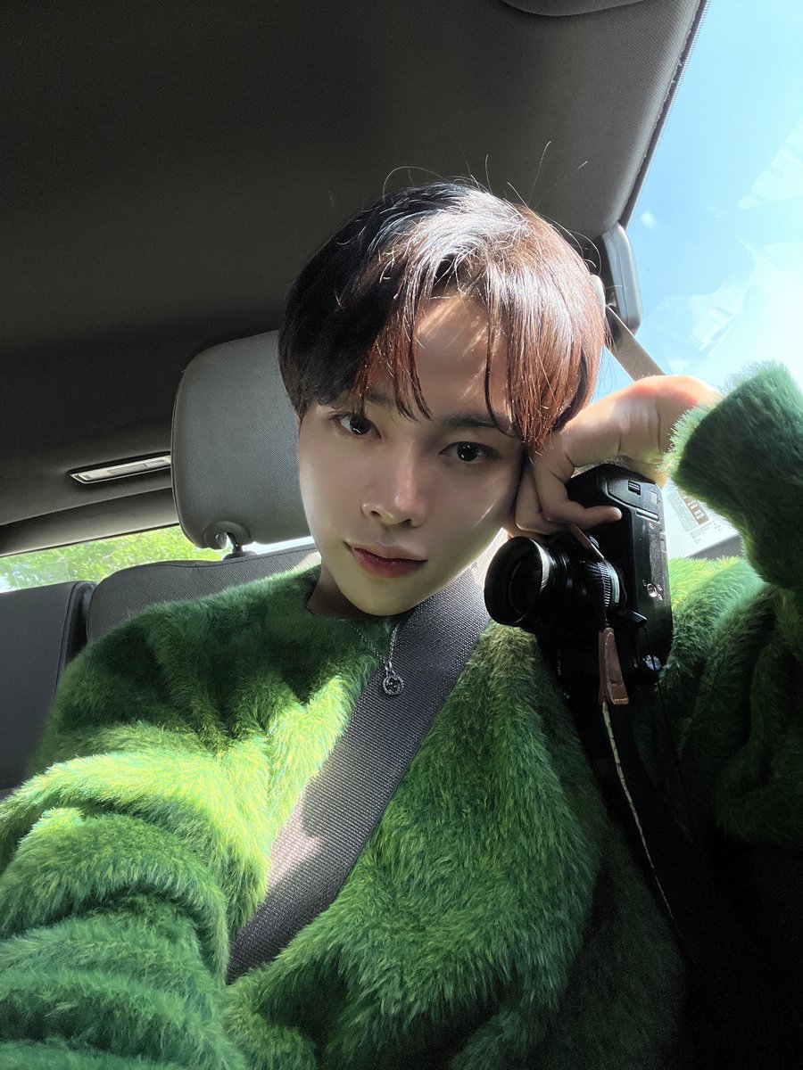 TPST_twt's tweet photo. [#한빈] I've arrived 🇸🇦🌳💚 https://t.co/Hev96f8pYp