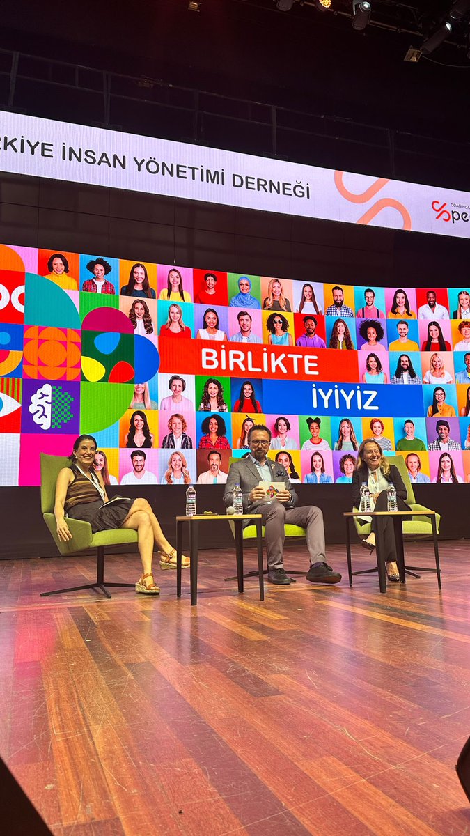 peryondernek's tweet photo. Akademisyen ve Sosyal Girişimci Prof. Dr. Itır Erhart, @TEVKurumsal Genel Müdürü Banu Taşkın ve London School of Mind Kurucusu Dr. Kerem Dündar, "Birlikte İyiyiz " paneliyle sahnedeler... @itirerhart @DrKeremDundar
#PERYON #PERYONKongre #100YuzeInsan https://t.co/4KPYAKaUEL