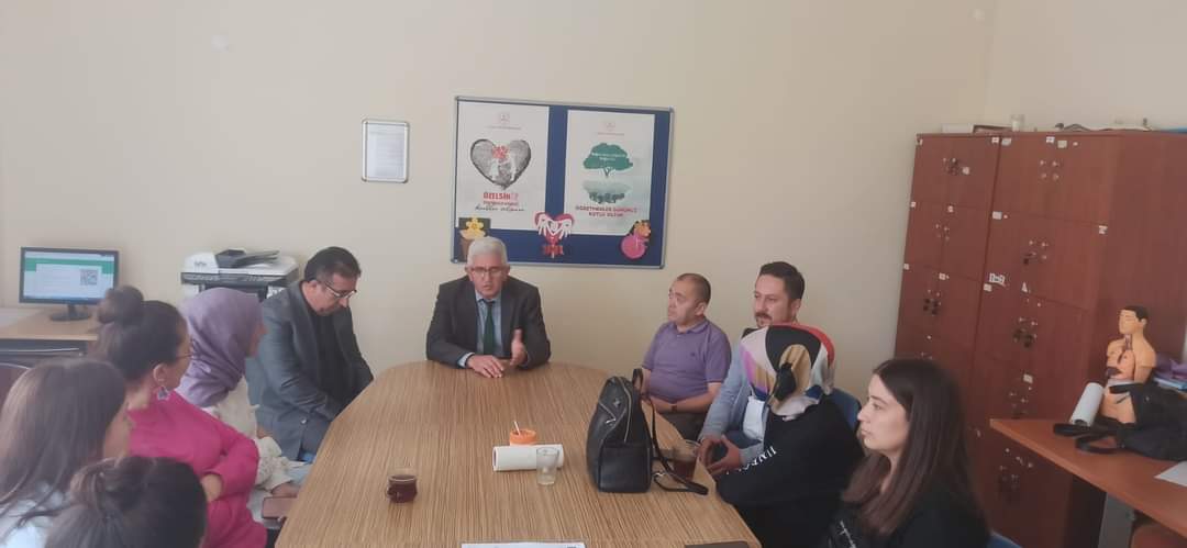 koprubasimem's tweet photo. İlçe Milli Eğitim Müdürümüz Sayın Mustafa KANMAZ ve Şube Müdürümüz Hakkı ÇAY ile birlikte Borlu Ferit Pervanlar İlkokulunu ziyaret ettik. Okulda yapılan çalışmaları yerinde inceledik. Öğretmen arkadaşlarımızla toplantı yaptık. #mustafakanmaz https://t.co/62XfdszMr9