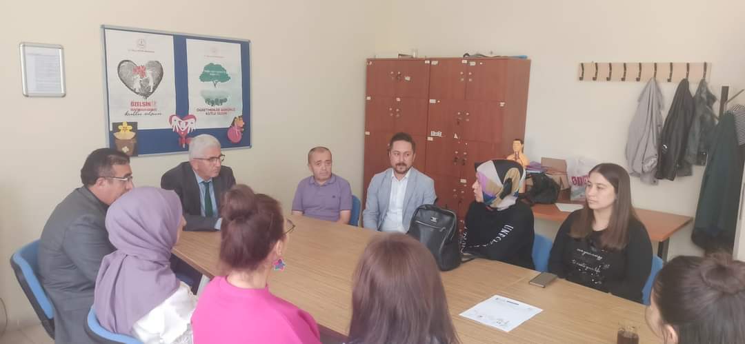 koprubasimem's tweet photo. İlçe Milli Eğitim Müdürümüz Sayın Mustafa KANMAZ ve Şube Müdürümüz Hakkı ÇAY ile birlikte Borlu Ferit Pervanlar İlkokulunu ziyaret ettik. Okulda yapılan çalışmaları yerinde inceledik. Öğretmen arkadaşlarımızla toplantı yaptık. #mustafakanmaz https://t.co/62XfdszMr9
