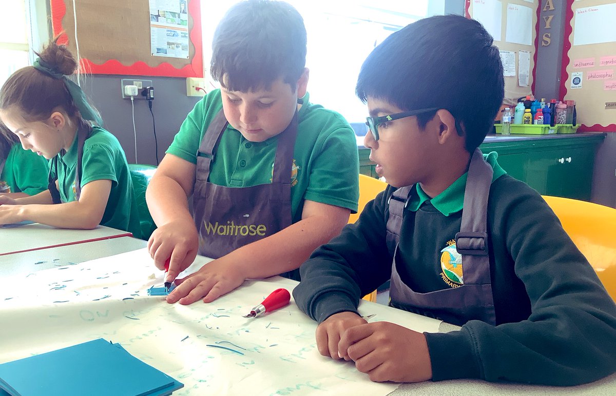 Ver_WPA's tweet photo. Lino cutting for our block painting is in process! Experts in training! #WatersideArt #WatersideArtists https://t.co/iD7q150DDU