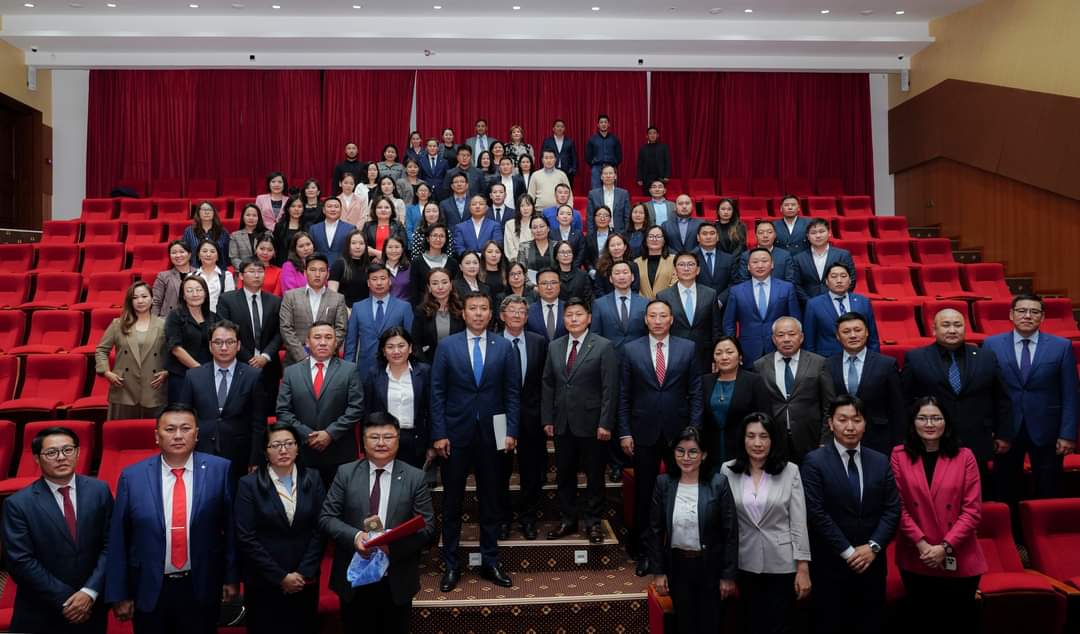 Монгол Улсын Засгийн газрын гишүүн, Хууль зүй, дотоод хэргийн сайдын албыг 3 жил 3 сар хашжээ. Энэ хугацаанд нийтийн эрх зүйн салбарын шинэчлэлийг гүнзгийрүүлэх, хувийн эрх зүйн салбарт шинэтгэл хийхийг зорьж ажиллалаа. 

Энэ хүрээндээ 27 хуулийг УИХ-аар батлуулсан байна. Мөн