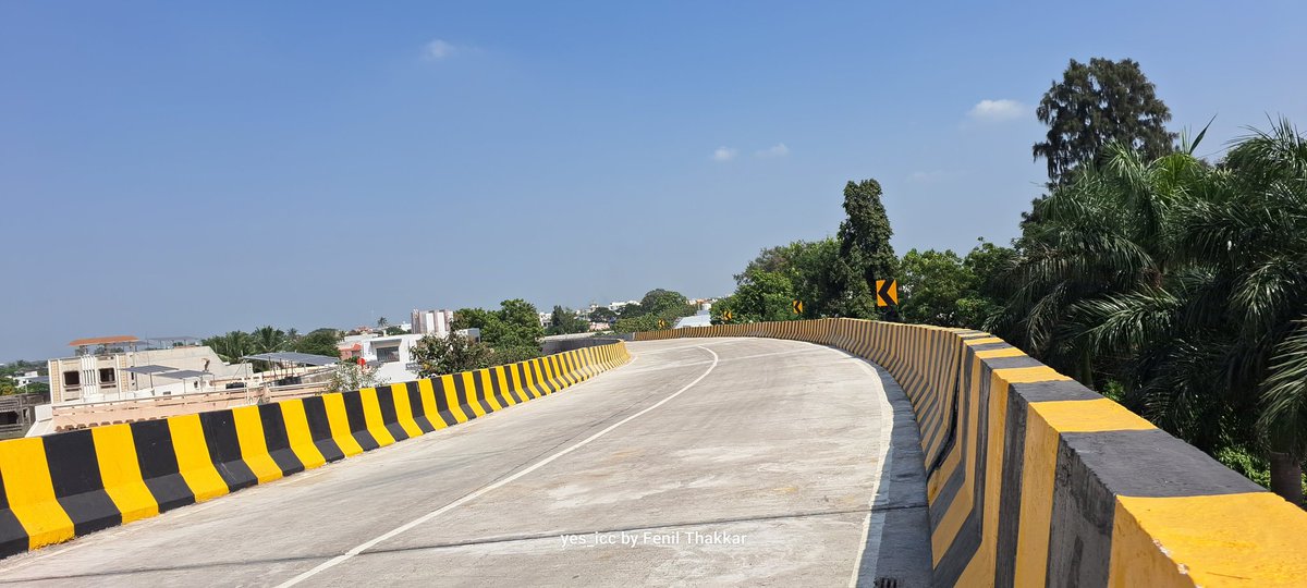 DevelopedSurat's tweet photo. #ThanksALot
@RailMinIndia @AshwiniVaishnaw @DarshanaJardosh @WesternRly @Gmwrly @DRMBRCWR @dfccil_india ji
#रेलवे #फ्लाई_ओवरब्रिज
@ #कुदसद ( #NH48 )
#सायनशुगर की और
#सायन & #किम के बीच , तैयार हो गया है ,
#सूरत - #बड़ौदा #रेल्वे & #DFCCIL के ऊपर
#yes_icc by #FenilThakkar https://t.co/fvOgq1RGnC