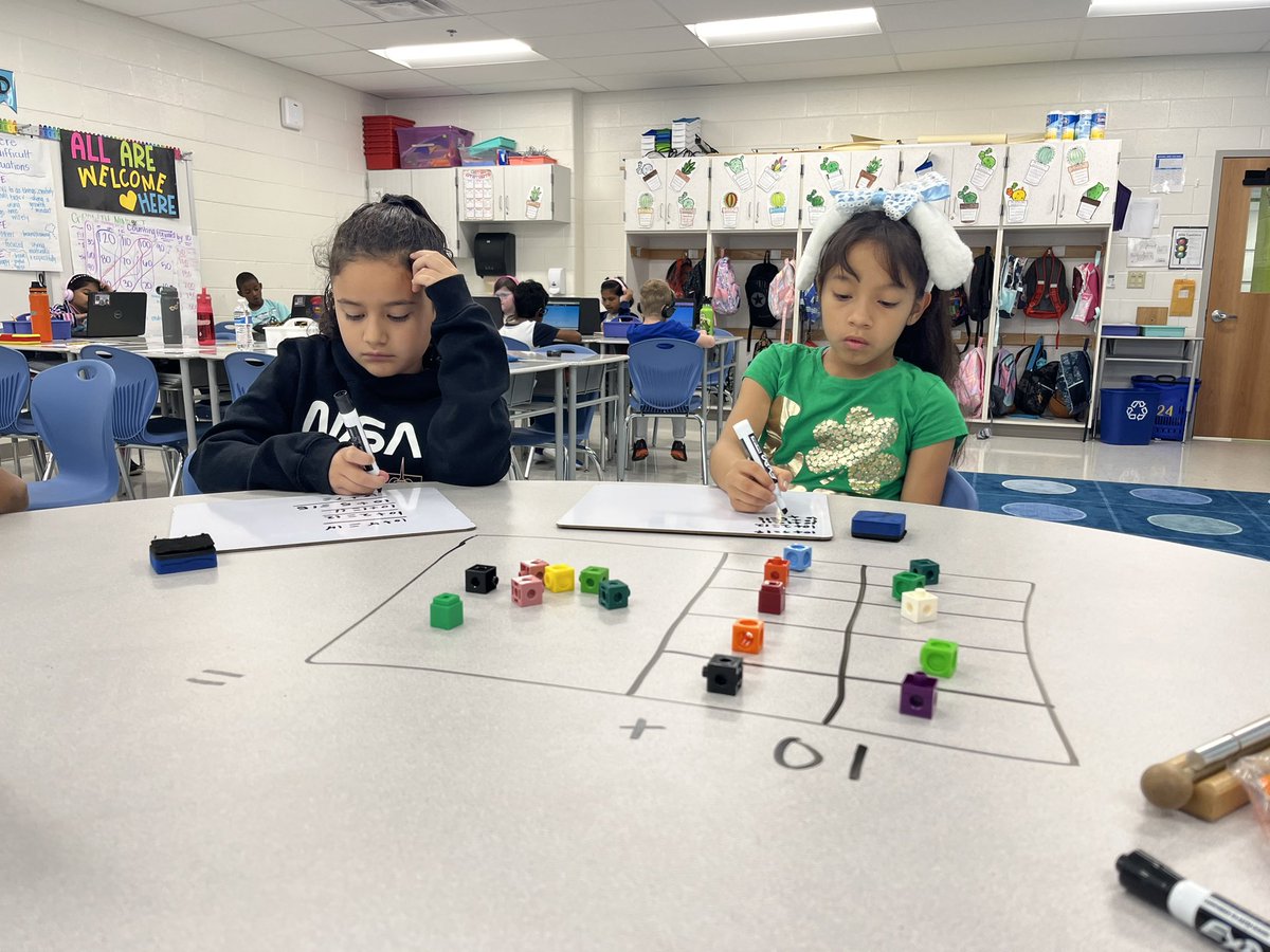 McCarthyin3rd's tweet photo. We 💙 getting to know students from other classes during Mustang Learning 🐴 https://t.co/TA7Vd0hCry