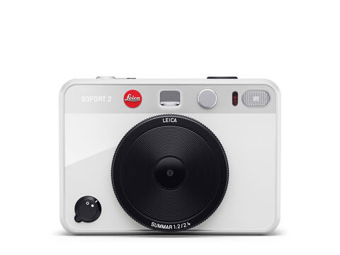 novikoff's tweet photo. New Leica SoFort 2. 
Hybrid digital / analog instant camera. 
£350 ￼ https://t.co/q97bvgic6R