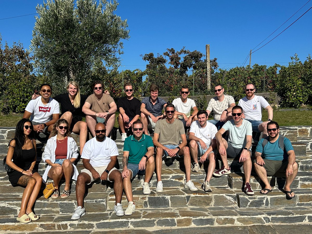 root3nl's tweet photo. Op 29 september om 18:30 stond Root3 op Schiphol. En waarom, vraag je je af? Om het 10-jarig bestaan van Root3, en dat vierden we in stijl in Porto, Portugal! 🍷 Proeverijen, Boottocht door de Douro, fado muziek en de betoverende stad Porto.  Een onvergetelijk weekend! 🎉 https://t.co/OWGBmdDTtc