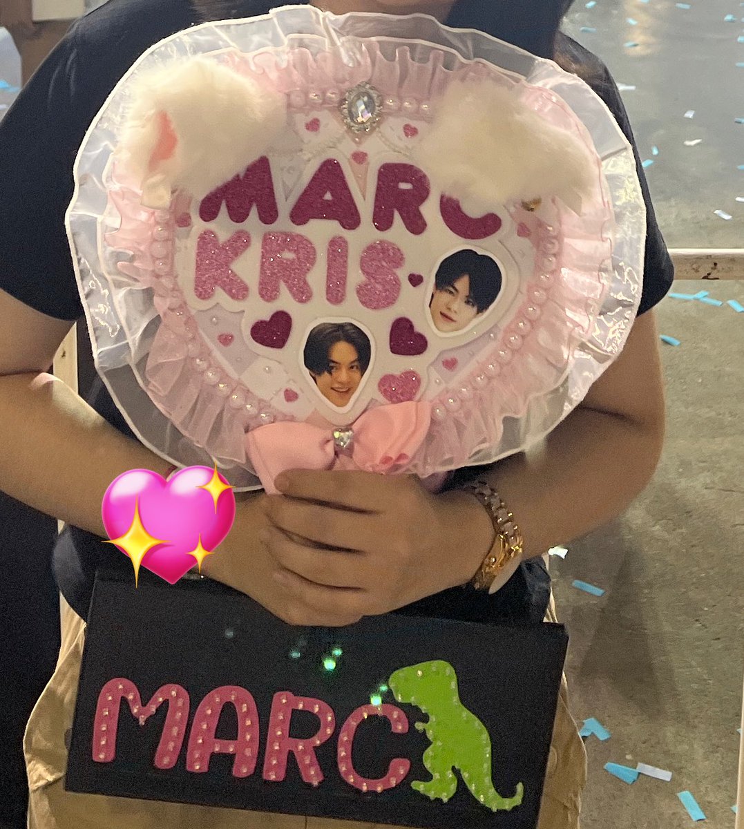 พึ่งได้มารีวิวว ขออนุญาตรีวิววว คือพัดน่ารักมากกก เราชอบมากได้ถือตลอดวันคอนเลยค่ะ😂💗 เป็นพร้อบที่ไม่ทำให้เหงามือ55555 ราคาน่ารักแม่ค้าน่ารักกว่า  <a href="/cheerbeloved/">Cheerbeloved 💖 รับทำพัดเชียร์ ป้ายเชียร์</a>  #cblreview #Marckris
