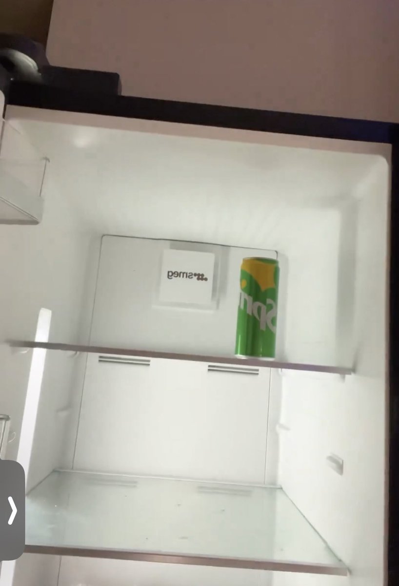 loveculturale's tweet photo. #oriele
Ma perché comprare un frigo così grande, se non ci metti un cazzo🤣🤣🤣
Giuro , fa talmente ridere sta cosa.
Neanche, nel mio periodo peggiore da studente fuori sede , frigo era così vuoto.
🤣🤣🤣
#sosbebe https://t.co/qJC4rWXeJT