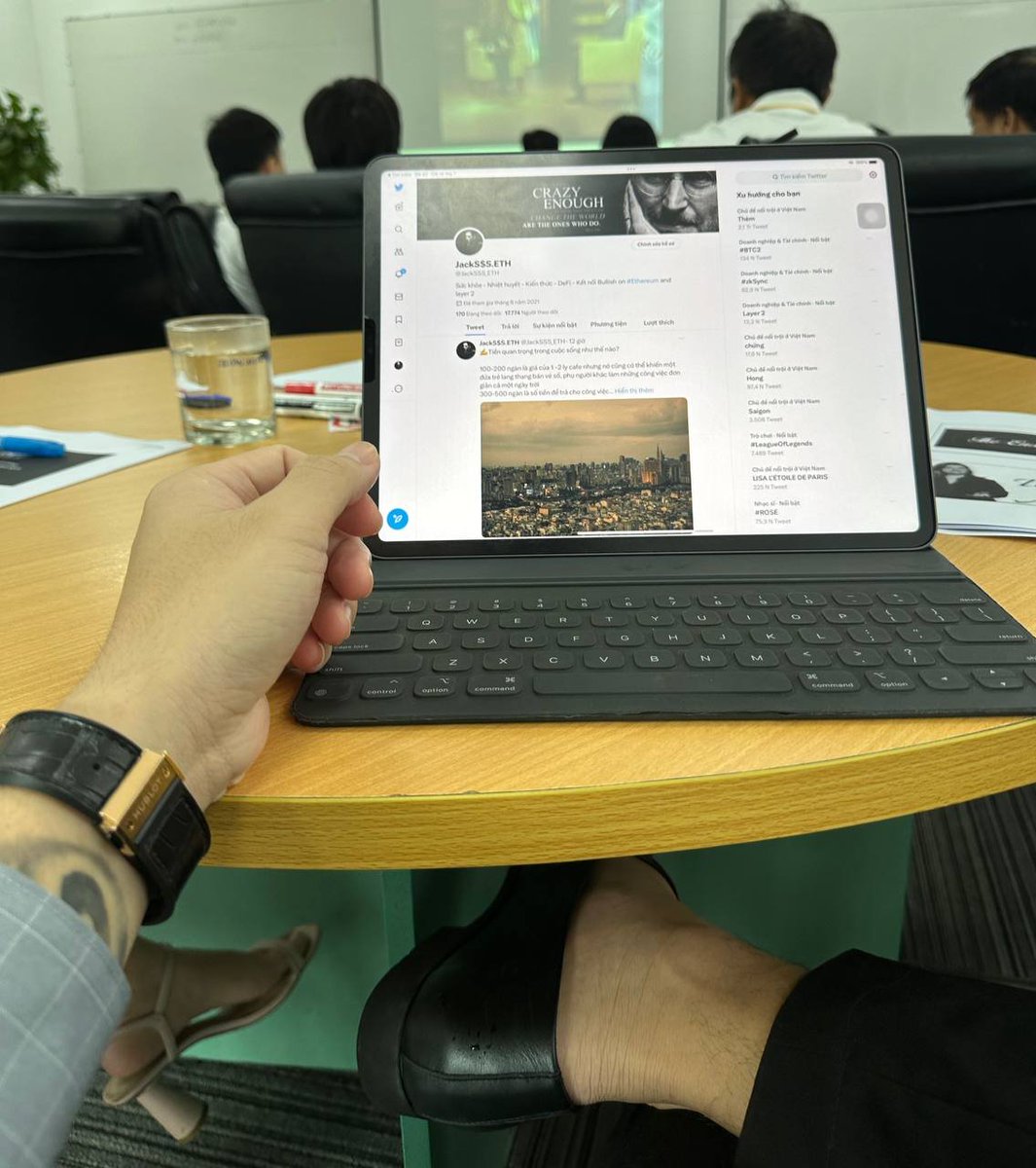 JackSSS_ETH's tweet photo. Một trong những tip quan trọng nhất về crypto đó là đừng ngay lâp tức mua những thứ mà anh em đang thấy trên các nền tảng mạng xã hội đặc biệt trong mùa downtrend!
Hãy tự đưa ra cho mình một phân tích và đánh giá thật sáng suốt!
Những thứ, những kèo hidden gems anh em mà thấy thực chất không còn là hidden gems và kèo alpha mà anh em thấy cũng vậy không còn là alpha!
Đa phần những người nói về đồng token lowcap đó đã mua chúng trước đó ở những vùng giá thấp hơn! Hoặc đơn giản họ không hề mua chúng mà chỉ làm content để shill!
Đó là lý do vì sao dân OG tây rất ghét các threadoors bởi vì đa phần họ chỉ là những kẻ shillers nhận tiền để viết bài và shill cho dự án dụ người khác vào mua!
#Crypto