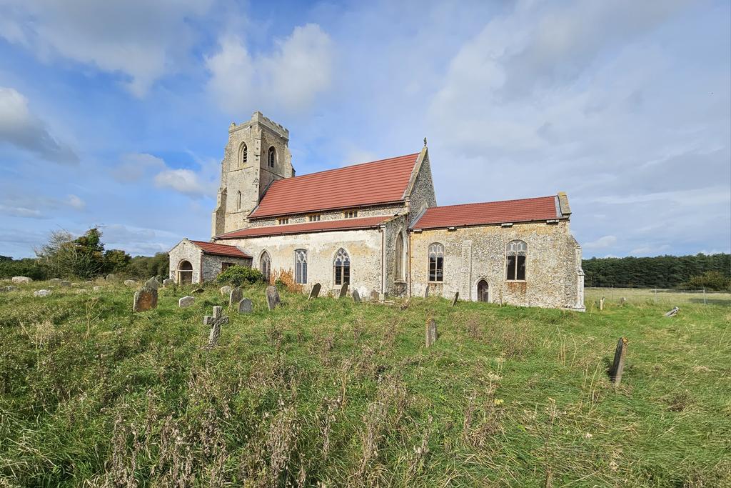 SimoninSuffolk's tweet photo. And so to Tottington, my favourite of the Norfolk battle training area churches. https://t.co/4yA0Jb5LGH