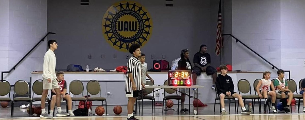 Summit HS Basketball tweet media