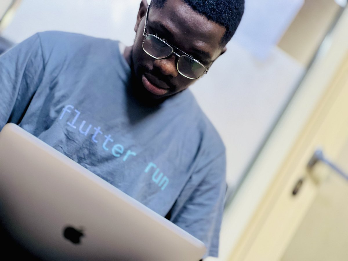 joemdjossou's tweet image. I’m Emmanuel Josué from Benin Republic 🇧🇯 currently in Nigeria 🇳🇬 and this is my art:
I make everything possible with #flutter and #dart .
