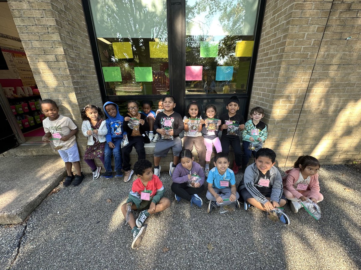 MSSjaguars's tweet photo. Ms. Whitney’s class used their Wit and Wisdom knowledge to notice signs of Autumn. We observed our fall artifacts and used our five senses. https://t.co/uVKeAjRLx0