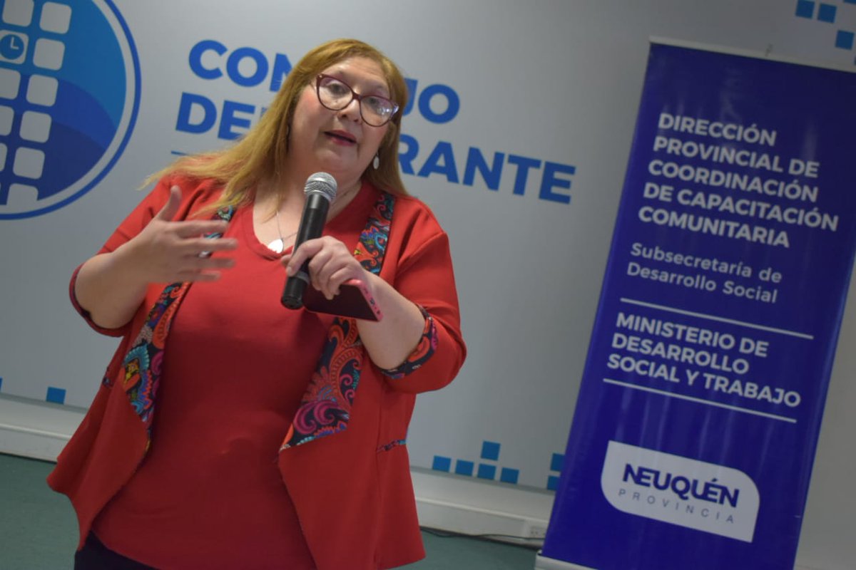 𝐄𝐠𝐫𝐞𝐬𝐚𝐫𝐨𝐧 𝟔𝟎 𝐞𝐬𝐭𝐮𝐝𝐢𝐚𝐧𝐭𝐞𝐬 de las Capacitaciones en “𝐀𝐫𝐭𝐞 𝐲 𝐎𝐟𝐢𝐜𝐢𝐨𝐬 𝟐𝟎𝟐𝟑” realizamos la entrega de los certificados de Auxiliar en Recursos Humanos 2023, en el Concejo Deliberante de Nqn. 

 Felicitamos a los alumn@s 

 #JuntosPodemosMás