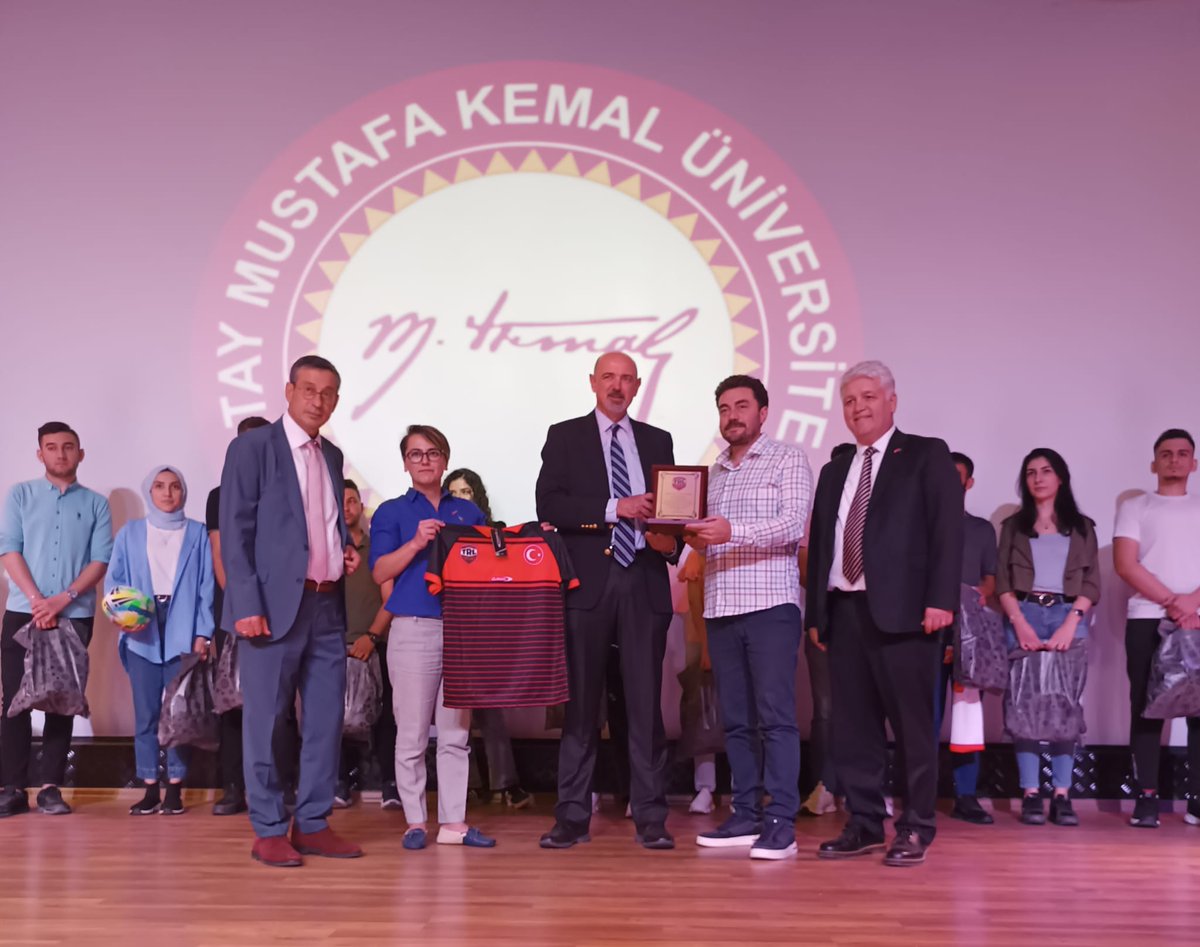 tusfed's tweet photo. Kahramanmaraş Sütçü İmam Üniversitesi programından sonra Federasyon Başkanımız Prof. Dr. Mehmet GÜNAY ve Avustralya Büyükelçisi Miles ARMİTAGE Hatay Mustafa Kemal Üniversitesinde öğrencilerle bir araya geldi.
@OA_BAK @hamzayerlikaya @GSBsporgm @fjuysal @MehmetG17306669 @mkuniv https://t.co/Uy21UQN1TM