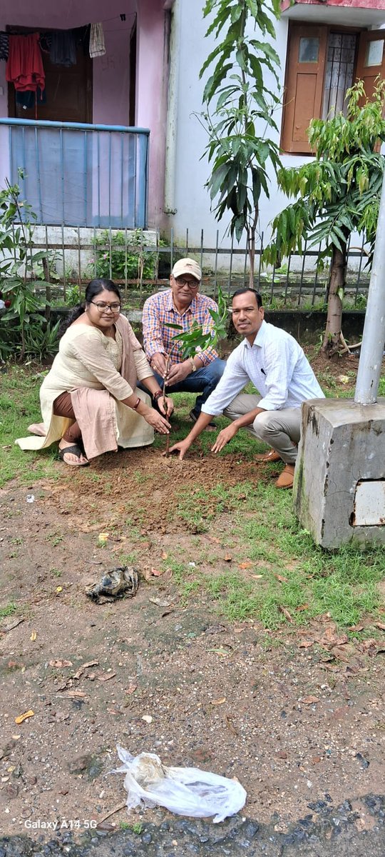 Indiaposthzb's tweet photo. Swaachta Drive ( Plantation) on the ocassion of Special Campaign at Hazaribagh Postal Division https://t.co/WxXXY6ko3Z