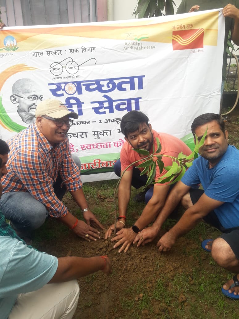 Indiaposthzb's tweet photo. Swaachta Drive ( Plantation) on the ocassion of Special Campaign at Hazaribagh Postal Division https://t.co/z6f6I16xaj