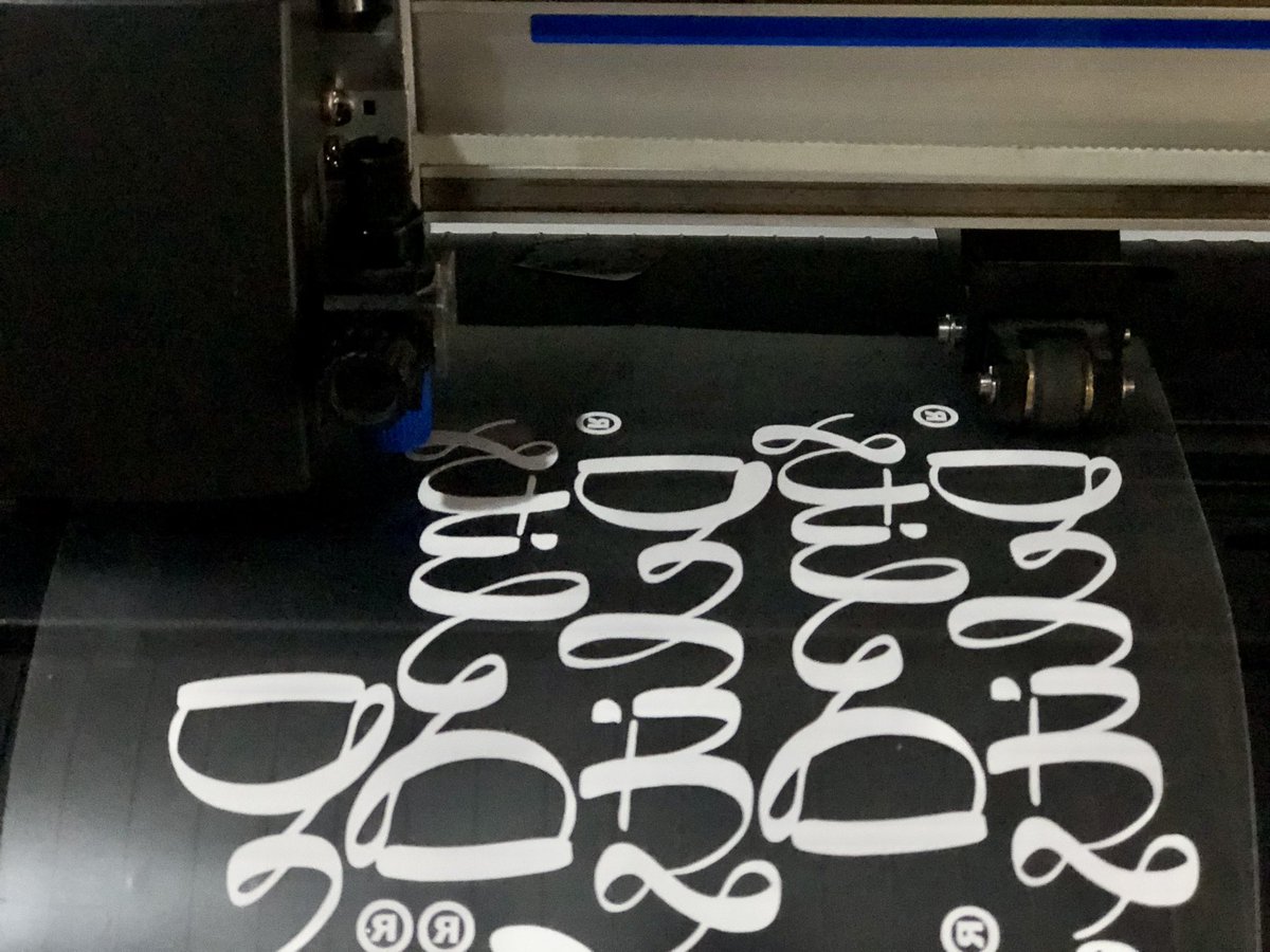 Pipiripunk's tweet photo. Terminando de hacer playeras a las 3am para entregarlas a las 7am 👊🏻👊🏻👊🏻
A veces olvido que aunque sea laborioso, me gusta esto 😎
#Delits https://t.co/BBOhjRAkIZ