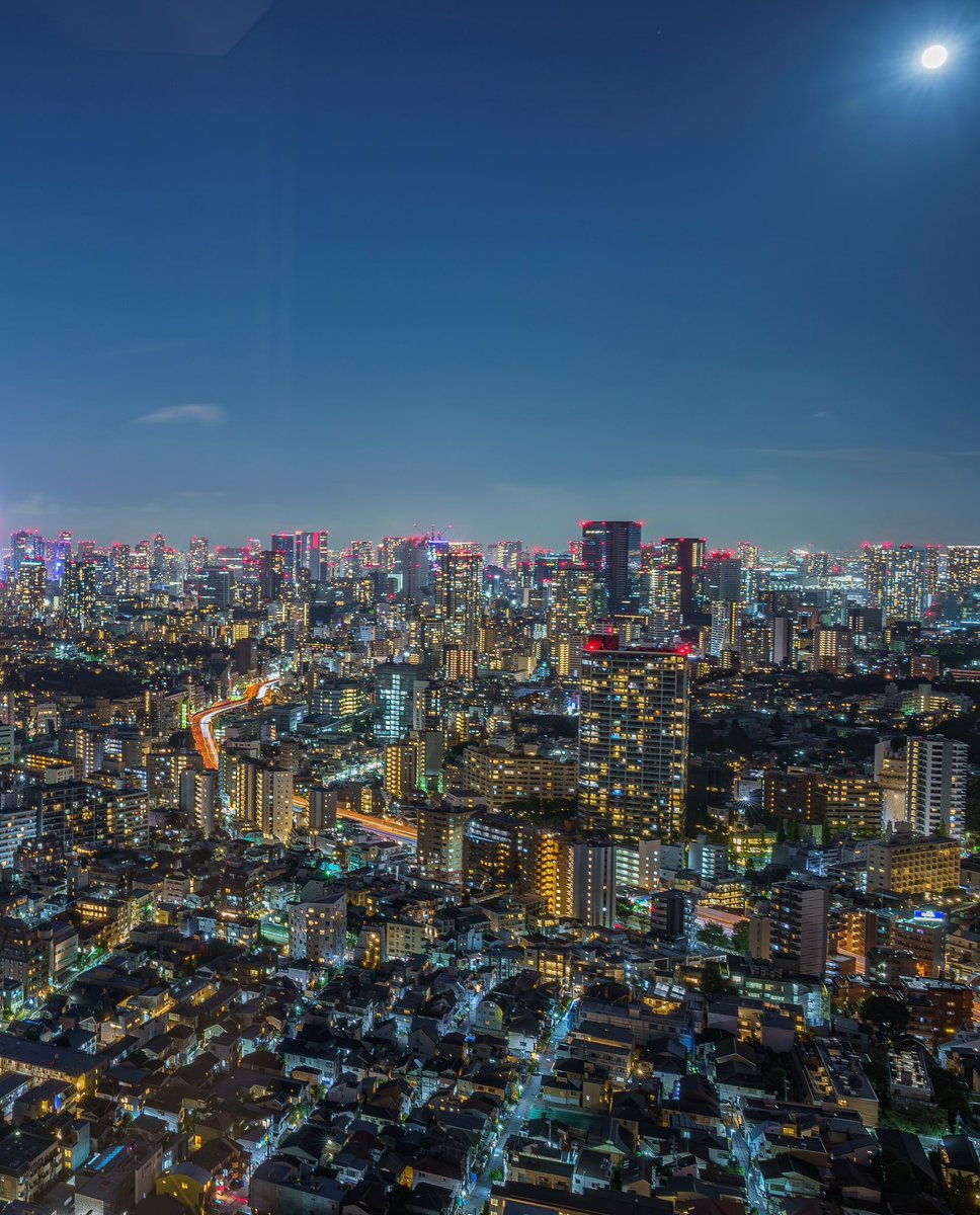 🏙
#tokyo #tokyophotography  #tokyotower #nightphotography #tokyocameraclub #sonyalpha #sonyphotography #sonyα7c #photography  #東京タワー #東京カメラ部 #夜景  #カメラ初心者 #カメラ勉強中 #カメラ好きな人と繋がりたい #カメラ友達募集 #カメラ好きと繋がりたい  #キリトリセカイ