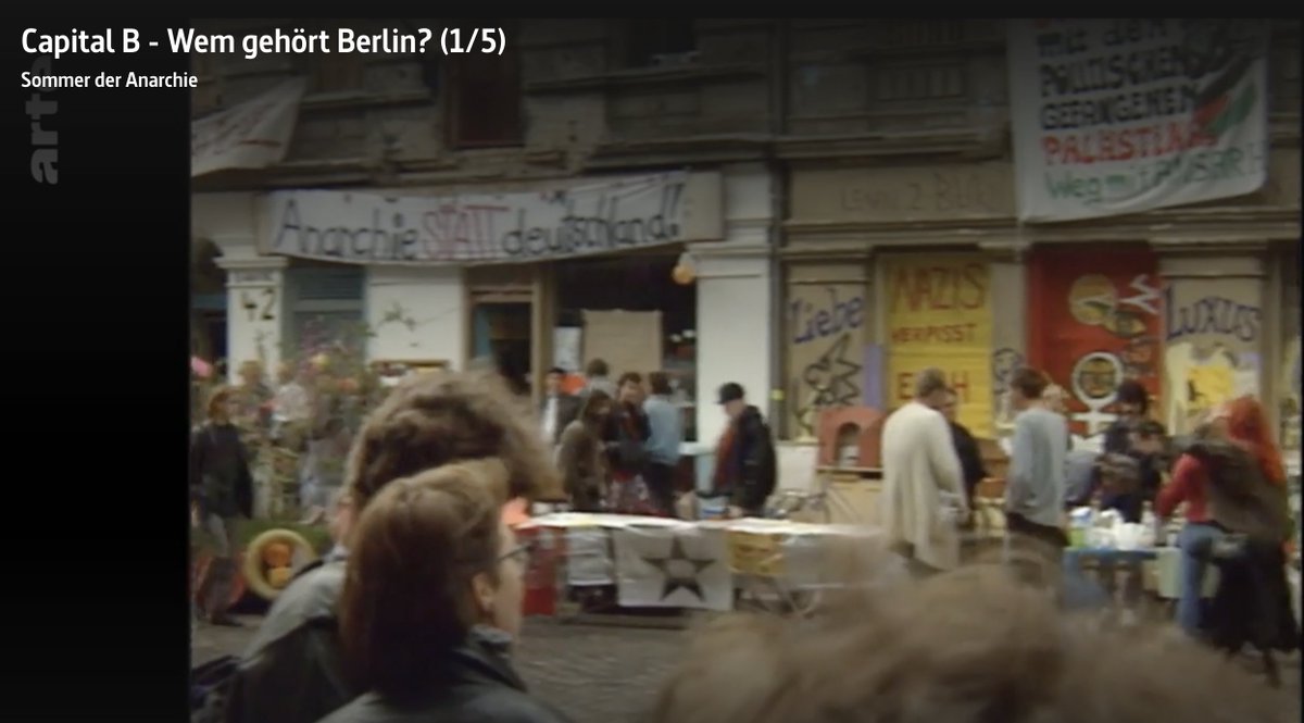 Mainzer Straße, 1990: Anarchie statt Deutschland, Nazis verpisst euch und Solidarität mit den palästinensischen Gefangenen.