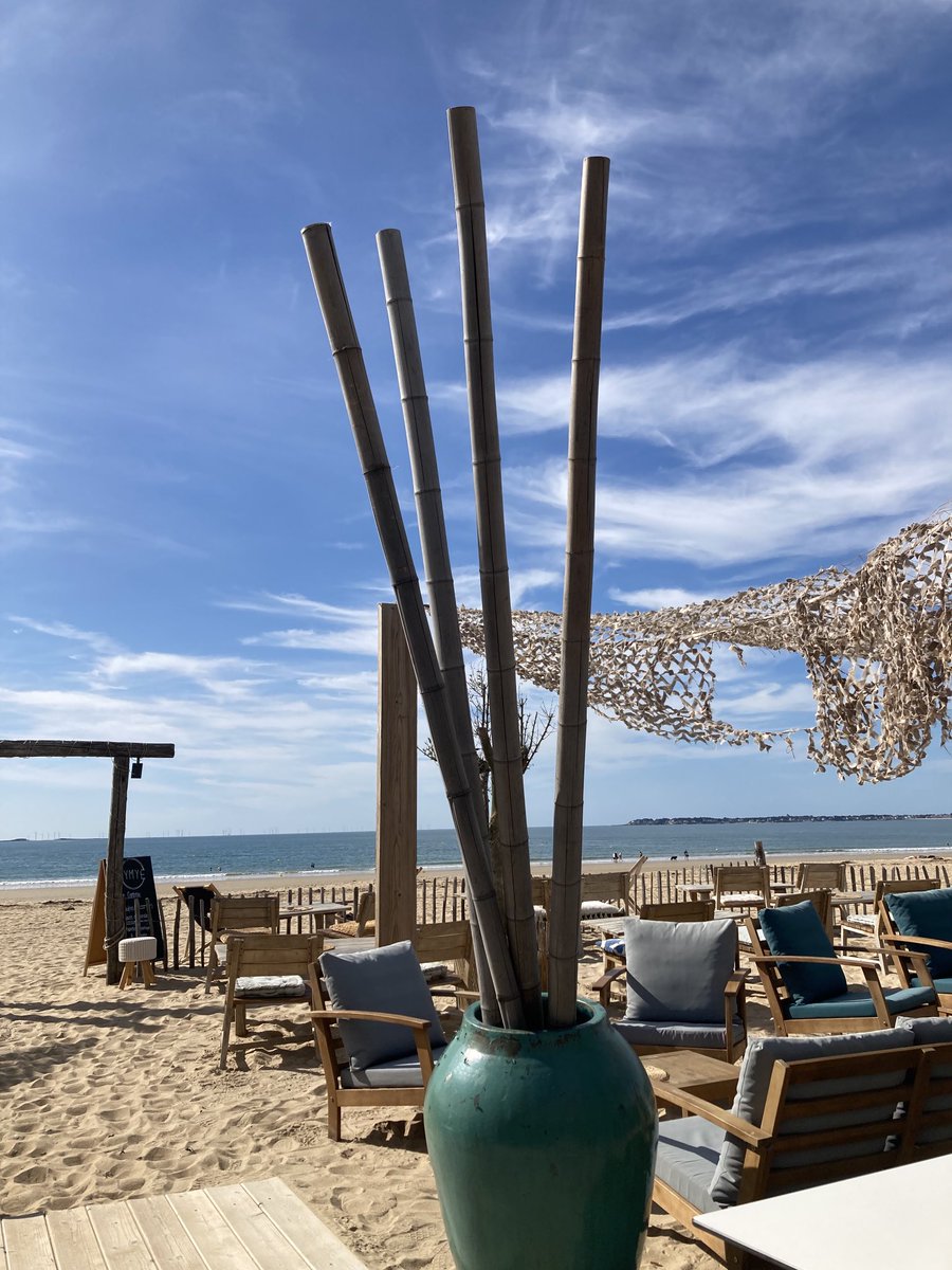 Déjeuner sympa les pieds dans le sable #Pornichet