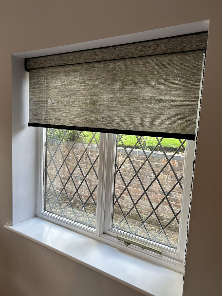 Super smart roller blinds for this home office in #claygate in #surrey.  Fabric is Hampton in Seabreeze from <a href="/Louvolite/">Louvolite</a> 

#homeoffice
#homeofficedesign
#rollerblinds