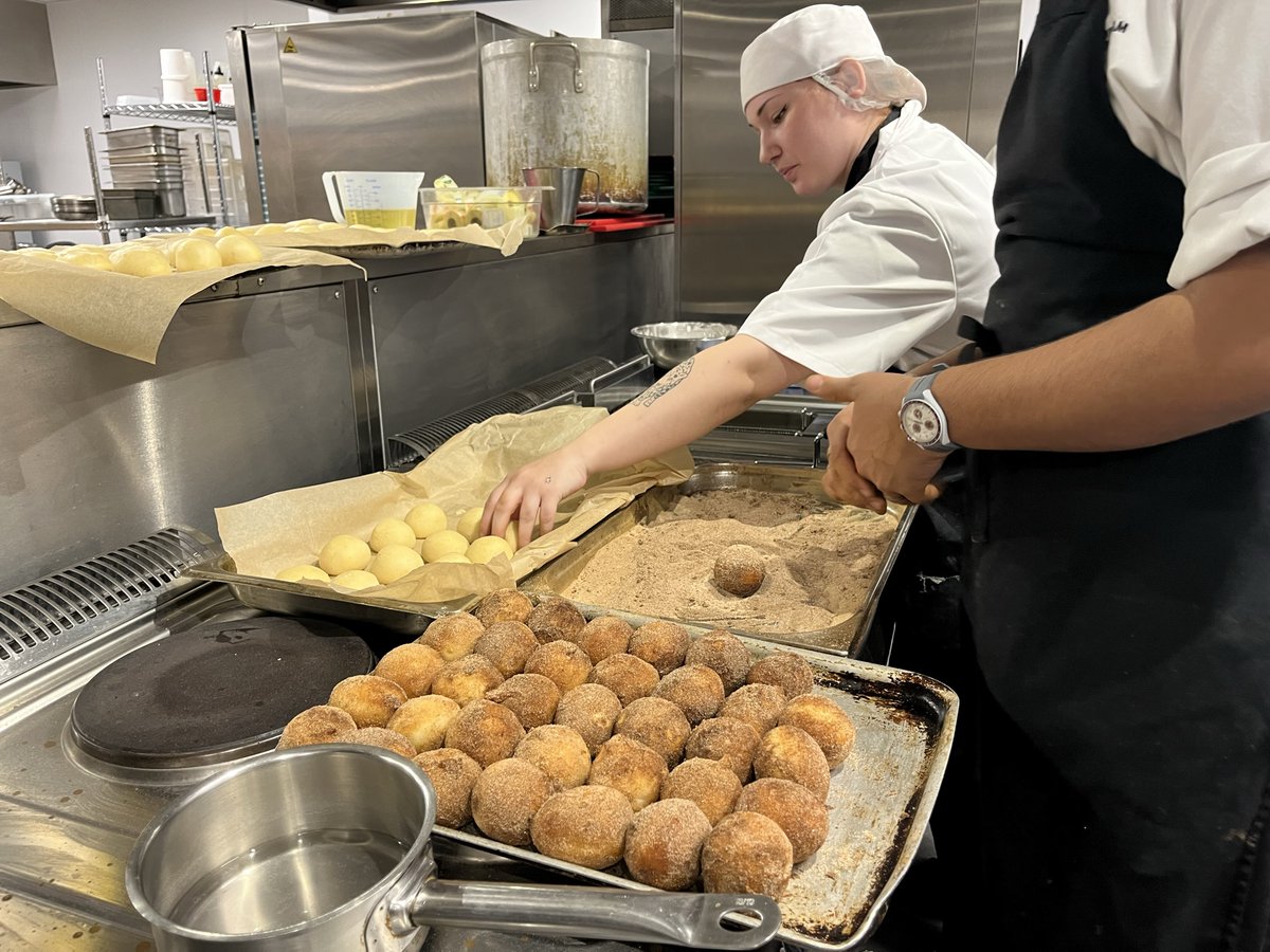 Yesterday, our Level 2 catering students hosted a Goosefair-inspired event at Fletchers Restaurant, showcasing their skills in a 5-star rated restaurant. 🎡

If you want to gain industry experience on a course, join us at an open evening to learn more: nottm.co/open 👏