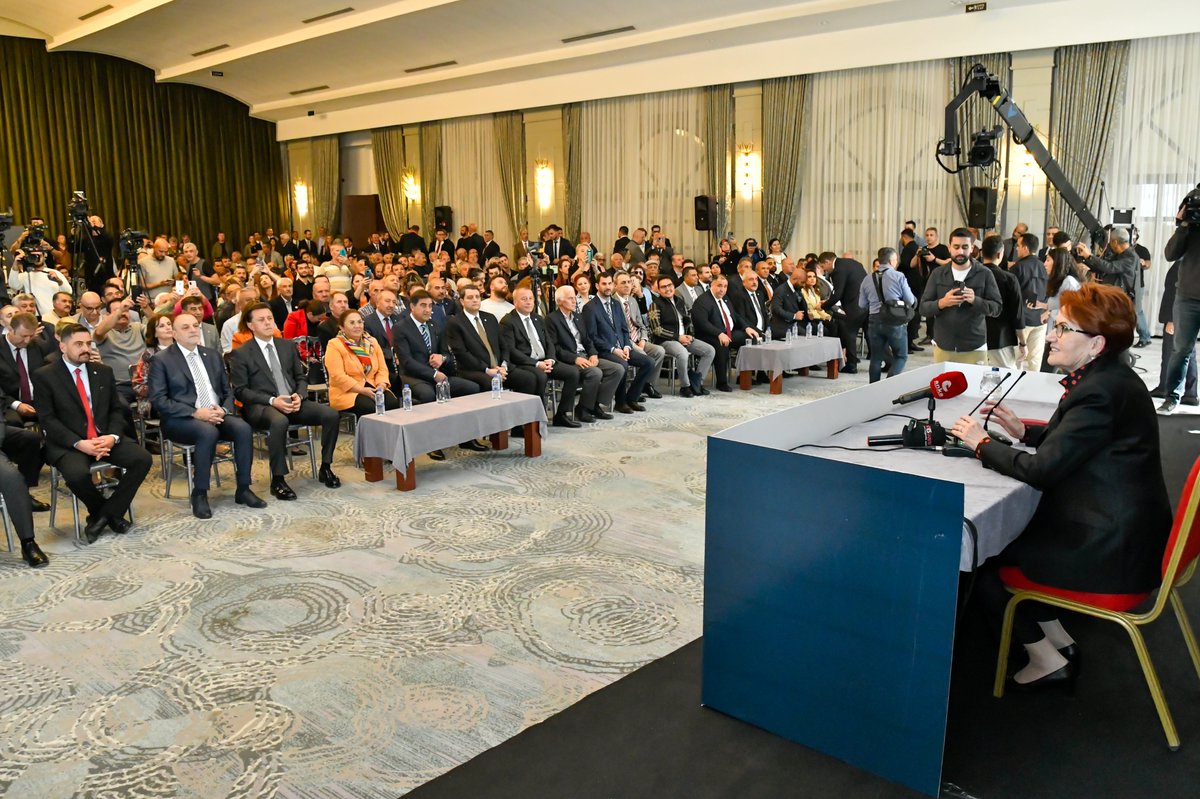 Genel Başkanımız Sayın <a href="/meral_aksener/">Meral Akşener</a>, bugün Eskişehir'de;

Eskişehir, Bilecik, Afyonkarahisar, Kütahya ve Uşak teşkilatlarımızla bir araya gelerek istişarelerde bulundu.

Hür ve müstakil siyaset anlayışımızla, Türkiye’ye hak ettiği gibi bir seçenek sunmak için biz hazırız!