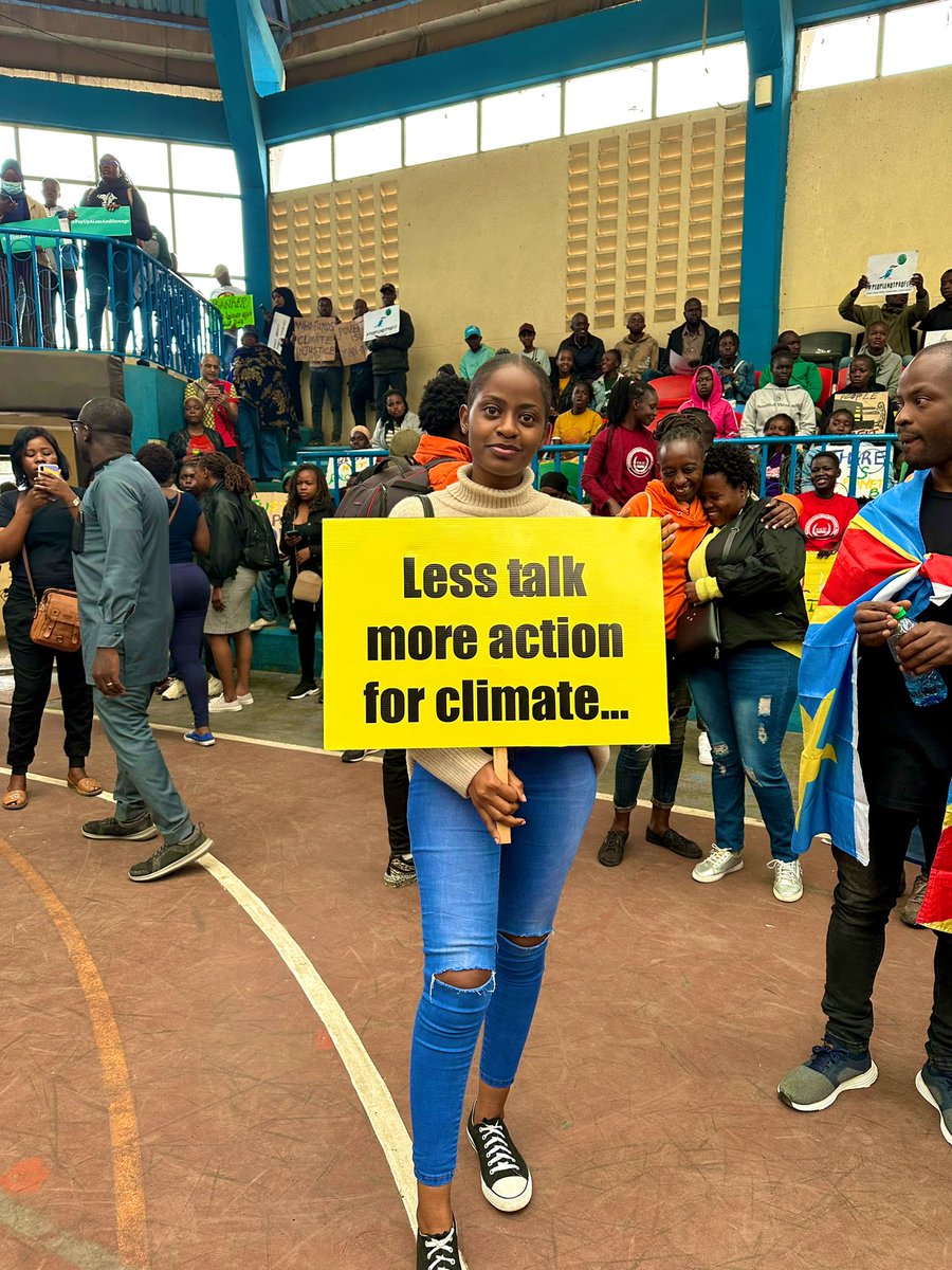 SuunaKing_James's tweet photo. The chic swallowed Mukula's d*ck just to get to a recommendation to attend Global climate change summit in Kenya 😀 https://t.co/LK2zSfaXhb