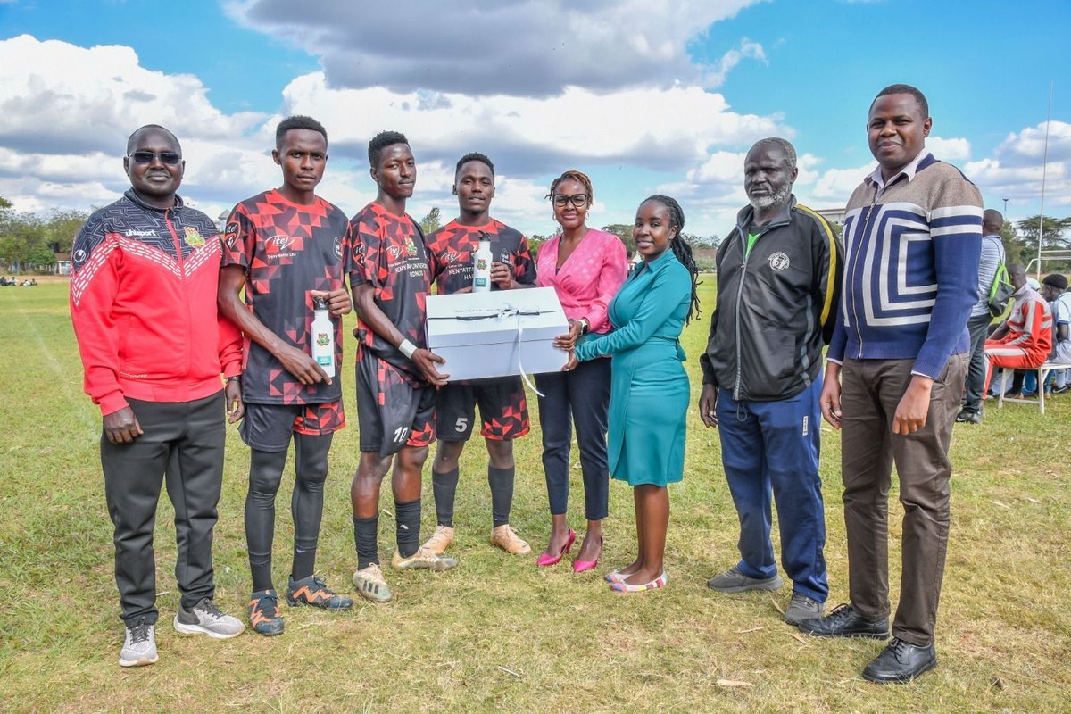KenyattaUni's tweet photo. LIVIA HEALTH DONATES BRANDED WATER BOTTLES TO THE KU FOOTBALL TEAM. THEY ARE SET TO PLAY AT THE FISU GAMES IN CHINA IN TWO WEEKS. #KUHardnuts #KUFootballTeam #KUTeam #KUinChina #KUFISU @liviahealth #LiviaHealth https://t.co/0EU5BZ1fub