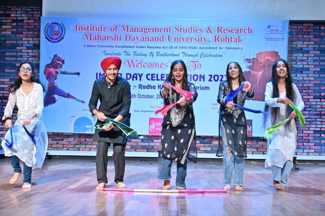 IMSAR_MDU's tweet photo. 31st IMSAR Day Celebration 2023 program of institute of Management Studies and Research was celebrated with full enthusiasm at Maharshi Dayanand University's Radhakrishnan  Auditorium.
MDU Chancellor Prof. Rajbir Singh launched IMSAR Day program with traditional lamp.
#mdu
#imsar https://t.co/rAKQPNIzmR