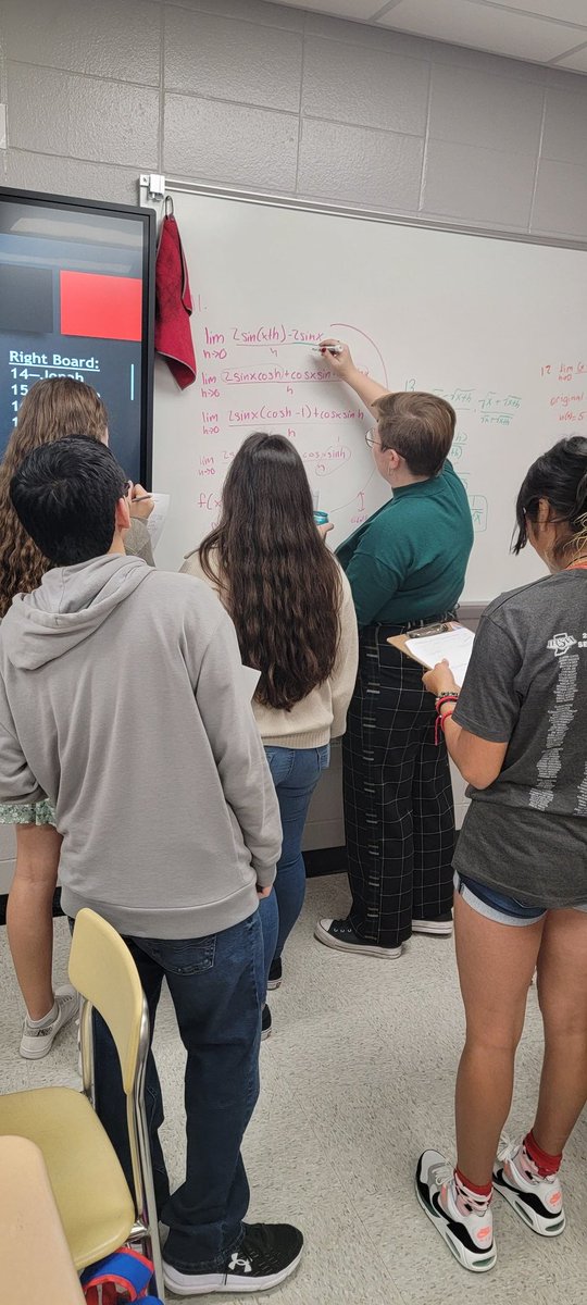 ColonisMath's tweet image. AP Calc students help each other understand the limit definition of the derivative! #ActiveEngagement #APCalc
