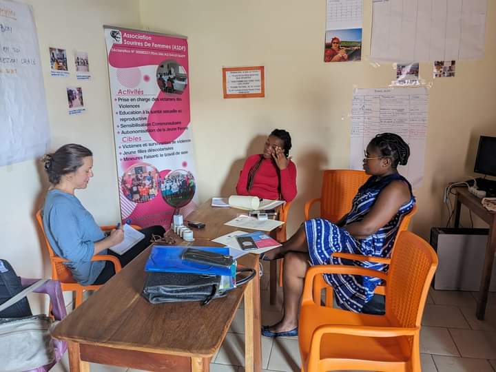 ASDFCameroun's tweet image. Nous avons reçus ce jour la visite de Mme Emilie LEROUX, chargée de mission du comité catholique contre la faim et pour le développement #CCFD pour une discussion autour des activités de notre association et les possibilités de partenariat.

#nivictimenicomplice
