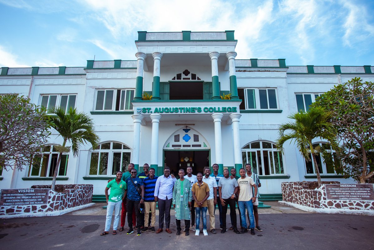 First arrival party for the APSU 2013 Homecoming 💚🎉

In shot with the College Headmaster, Mr Henry Arthur-Gyan.

What a weekend!!!🔥💚🎉

@ababioprosper 

#APSU2013
#DecadeCelebrations
#APSUX
#10YearsOn🎉