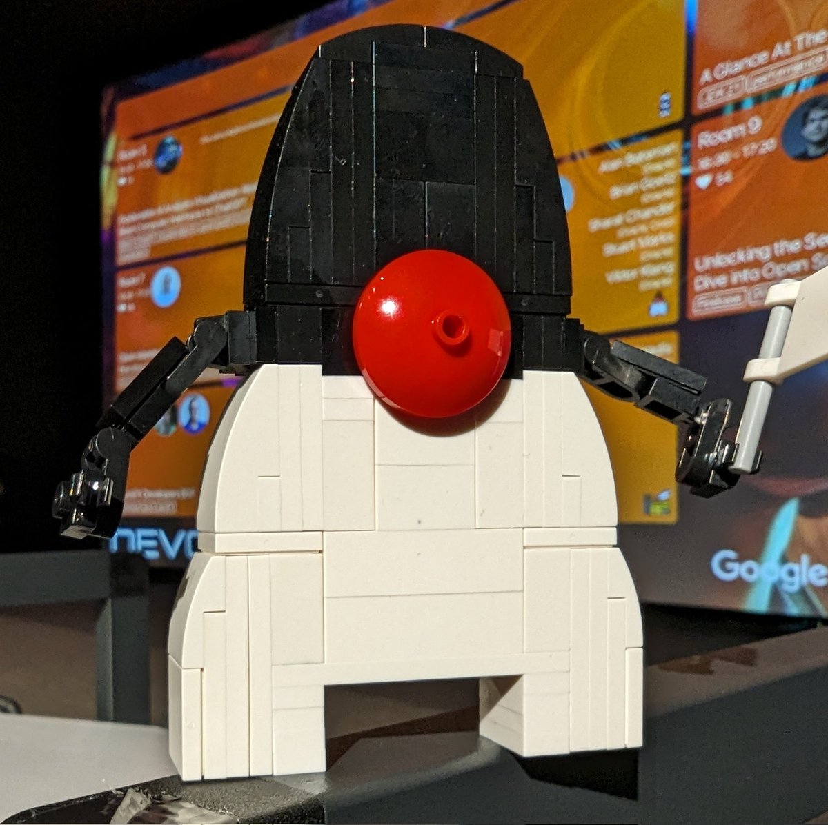rmehmandarov's tweet image. Oh, did I mention we have this guy with us? #java #javaduke