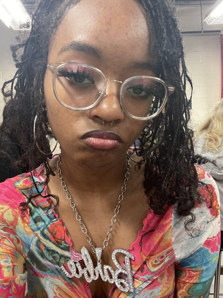 zur11_'s tweet photo. in class rn but Hay https://t.co/wKKXWfHzfi