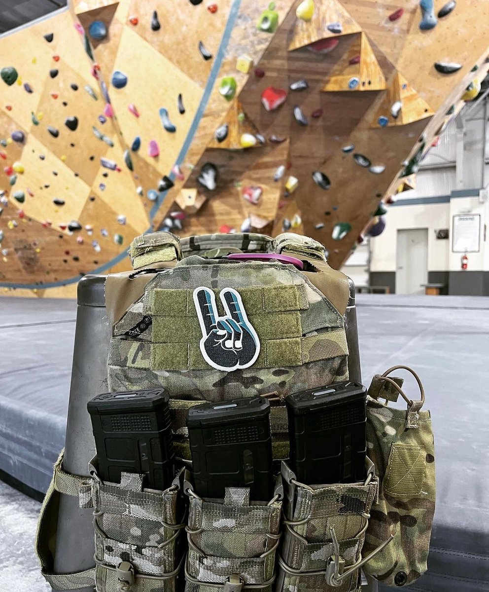 rockoutclimbing's tweet photo. Attention troops! Teamwork is the secret to success, so let's conquer those heights together! 🇺🇸🤝

For all the details on scheduling an awesome team-building day with your unit, visit our website: https://t.co/6slqNaoZJt 🧗‍♀️ https://t.co/PWv5Dl853T