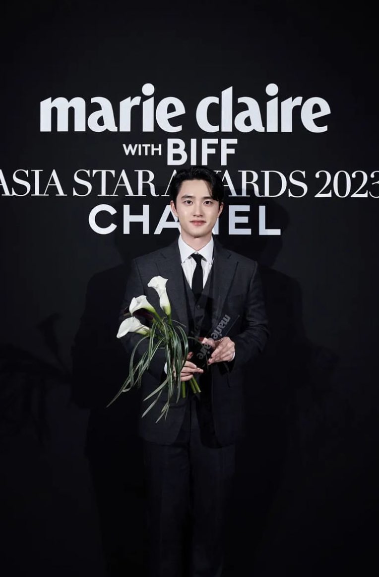 [📸] 231005 Kyungsoo posted by Sm_actist

“Actor Doh Kyungsoo received ‘Star of the year’ at BFA,
And Asia Wide Award at MC ASA👏🏻

🎉We will commence to pat pat Doh Kyungsoo🎉
Pat pat pat pat pat pat pat pat

#엑소디오 #도경수 #DO (D.O.) #KyungSoo <a href="/weareoneEXO/">EXO</a>