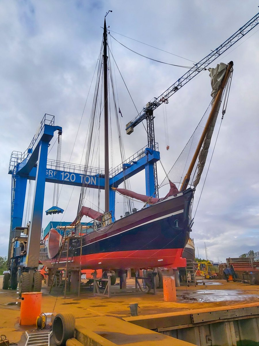 Die alte Dame erstrahlt wieder in vollem Glanz! 🥰🍾🥂
#LaBohème #Harlingen #Werft #SRF #HollandSail #oceanlovers #sailorslife